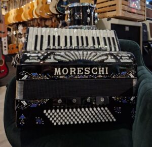 Moreschi IV 96 M Nero Deco Luxe 4-korig Musette Accordeon 96 Bas, 37 Toetsen Incl. Riemen en Luxe Koffer