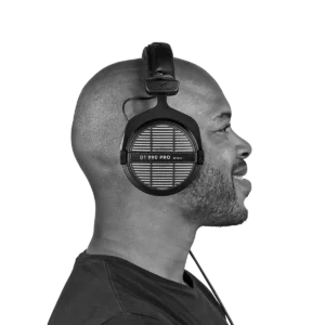 timmerdt-990-pro-80-ohms-studio-headphones-people-beyerdynamic