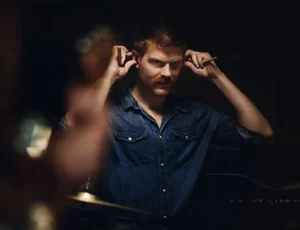 x1_desktop_XSW_IEM_In_Use_shot_W5A0367_Sennheiser