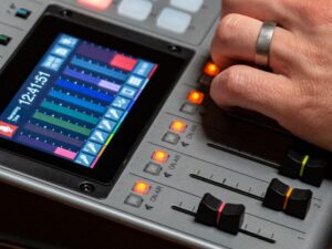 OnAir_2.jpg.757x0_q80_crop_focal_area-687,450,715,898_size_canvas