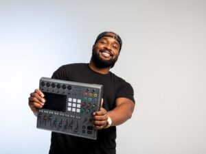 TakeItWithYou_2.jpg.757x0_q80_crop_focal_area-488,470,684,858_size_canvas