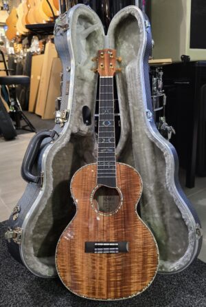 Tom M9E Tenor Ukelele Elektro Akoestisch Volledig Massief Incl. Koffer