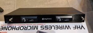Skytronic VHF Wireless Microphone System met 2 Draadloze Microfoons (Cosmetische Schade)