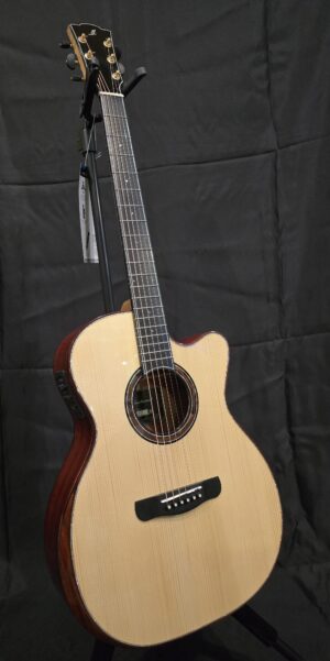 Merida Extrema Procnias OM Cutaway Massieve Elektro Akoestische Gitaar met Fishman EQ