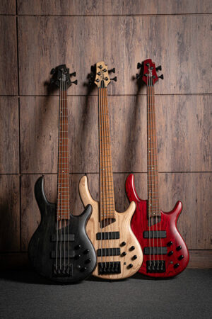timmercort-artisan-b4-element-bass-guitar-lifestyle-1