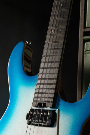 Timmercort-g-g300-glam-electric-guitar-lifestyle-6