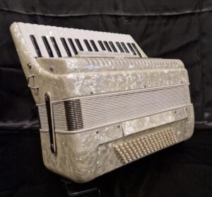 Parrot 96 Bas Piano Accordeon 3 Korig Parelmoerwit