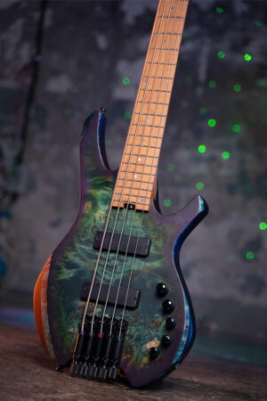 Timmercort-artisan-space-5-electric-bass-guitar-lifestyle-2