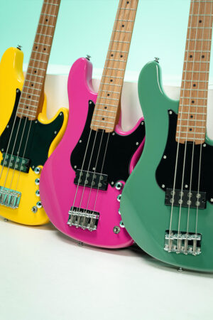 Timmercort-gb-short-scale-bass-guitar-lifestyle-2-1