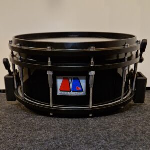 Majestic Drums Power Snare 14 x 6,5" Hybride Marching/Drumset Snare Drum met Kevlar vellen en Parallel Snare Mechaniek